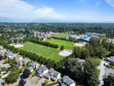 15827 96 Avenue, Surrey, BC, Surrey — Duplex for sale