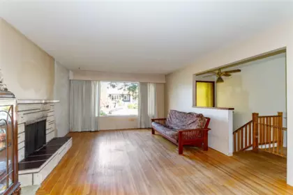 733 E 9th Street, North Vancouver, BC, North vancouver — Single Family Residence for sale