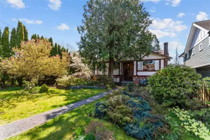 733 E 9th Street, North Vancouver, BC, North vancouver — Single Family Residence for sale