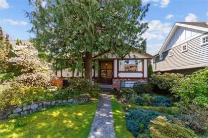 733 E 9th Street, North Vancouver, BC, North vancouver — Single Family Residence for sale