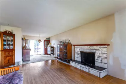 733 E 9th Street, North Vancouver, BC, North vancouver — Single Family Residence for sale