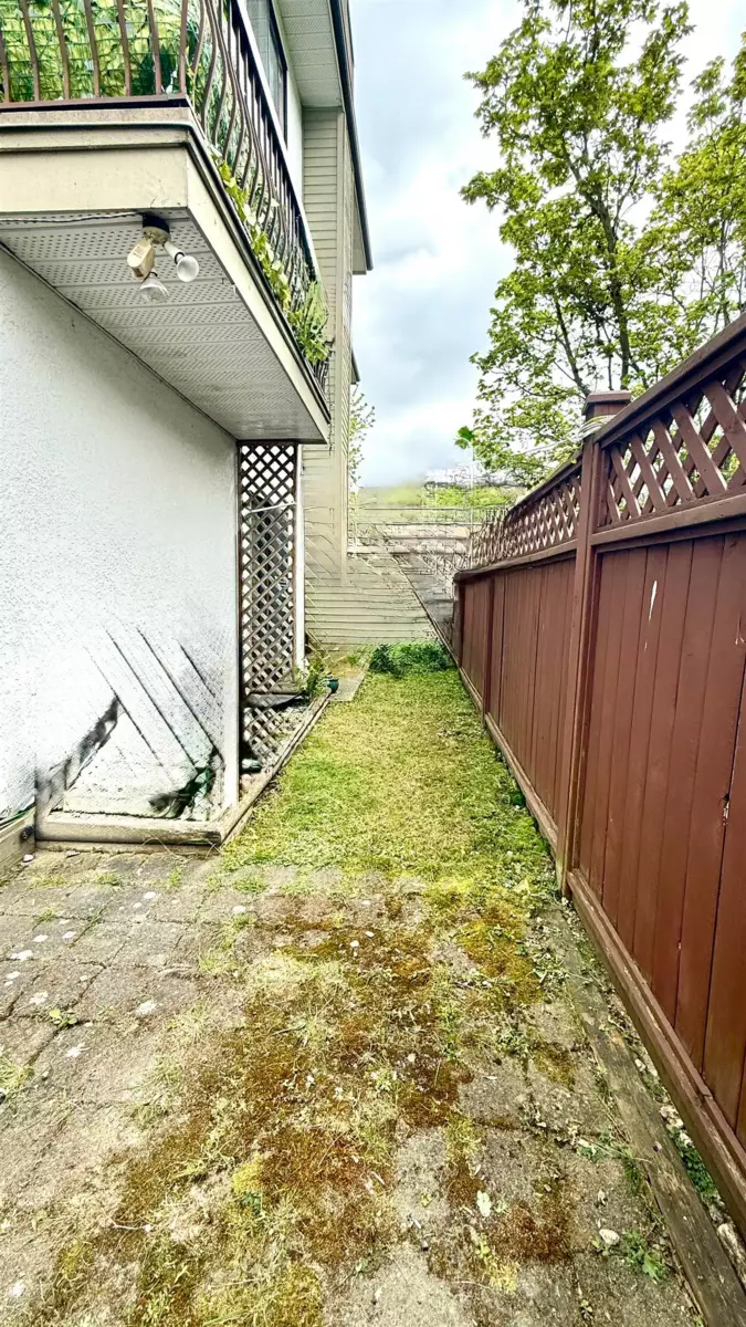 Guest Bathroom Photo of 101 7131 133a Street, Surrey, BC