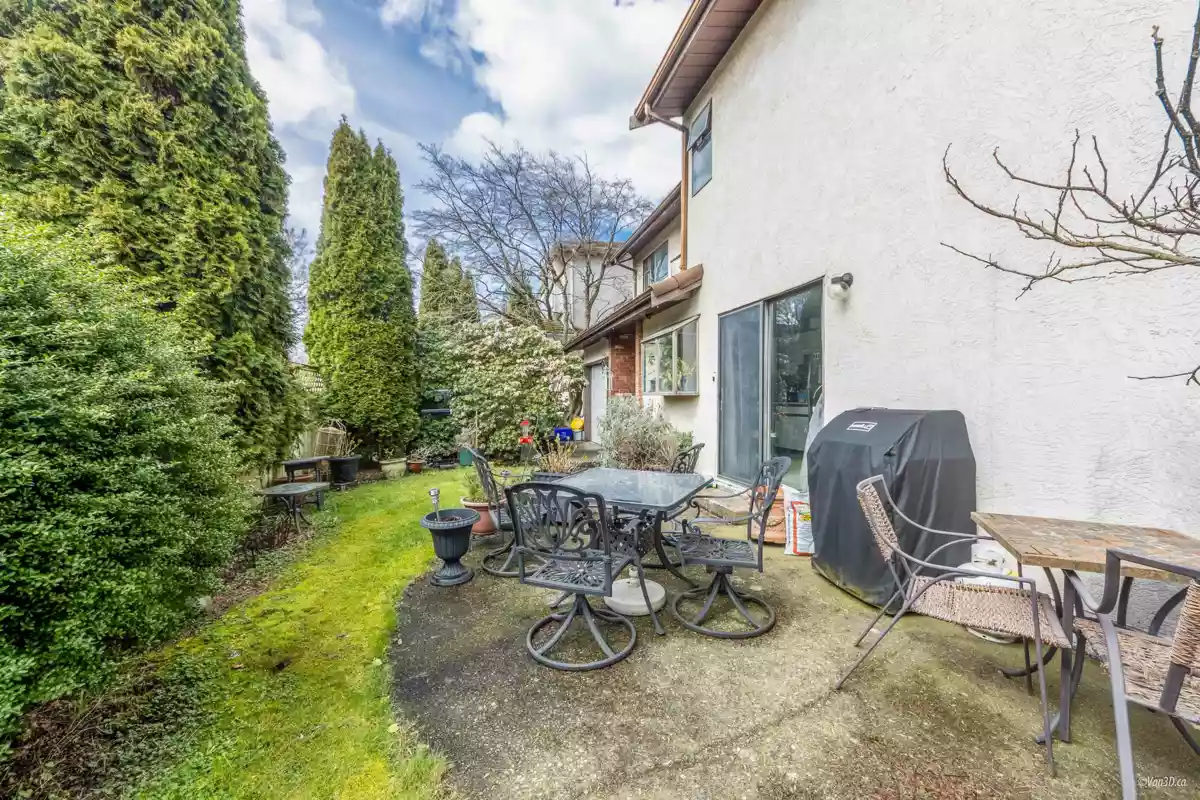 Hallway Photo of 1215 W 67th Avenue, Vancouver, BC