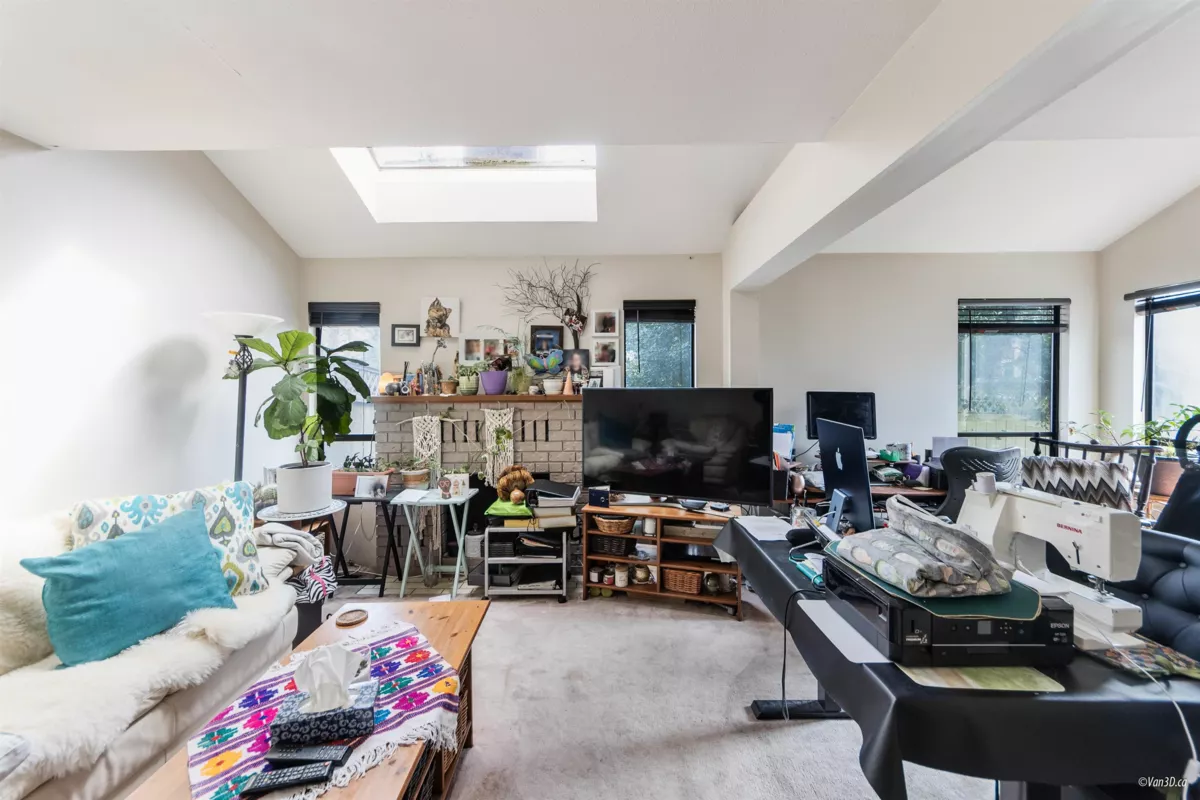 Kitchen Photo of 1215 W 67th Avenue, Vancouver, BC