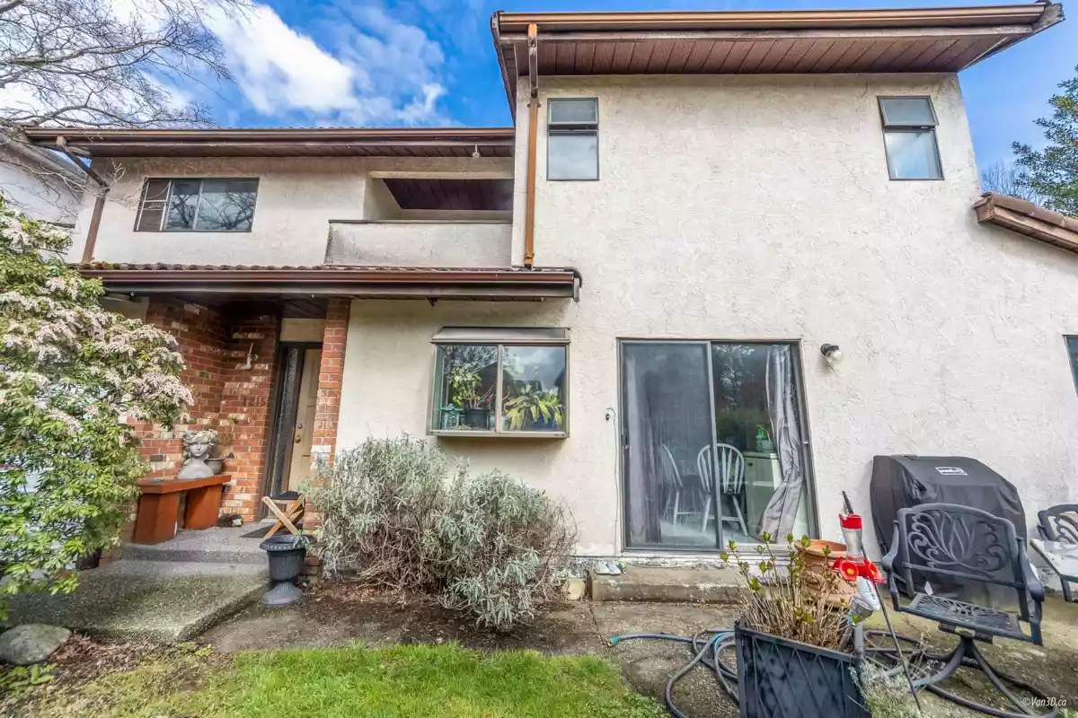 Living Room Photo of 1215 W 67th Avenue, Vancouver, BC