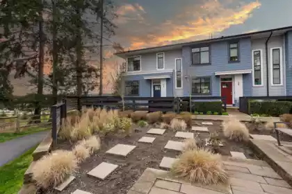 24 15235 Sitka Drive, Surrey, BC, Surrey — Townhouse for sale
