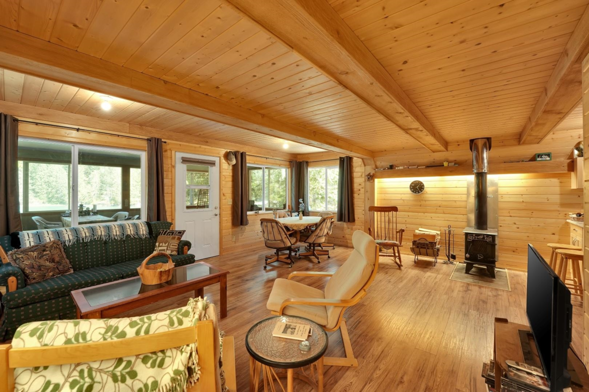 Breakfast Nook Photo of BLK C DL 2604 Long Island, Harrison Hot Springs, BC