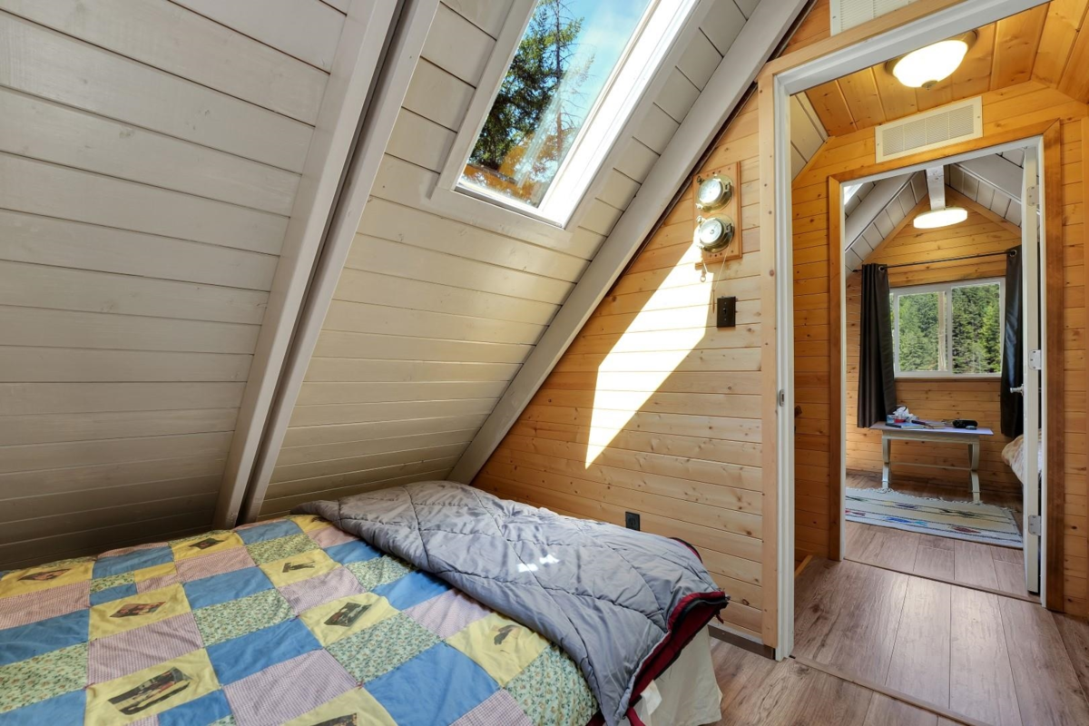 Hallway Photo of BLK C DL 2604 Long Island, Harrison Hot Springs, BC