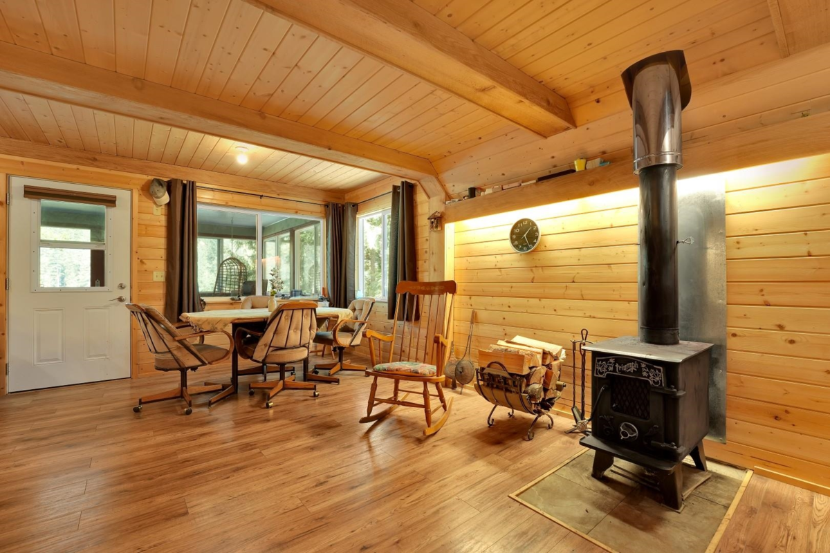 Walk-In Closet Photo of BLK C DL 2604 Long Island, Harrison Hot Springs, BC