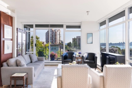 403 1320 Chesterfield Avenue, North Vancouver, BC, North Vancouver — Apartment/Condo for sale