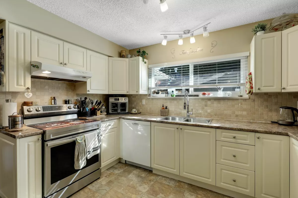 Breakfast Nook Photo of 6306 195 Street, Surrey, BC