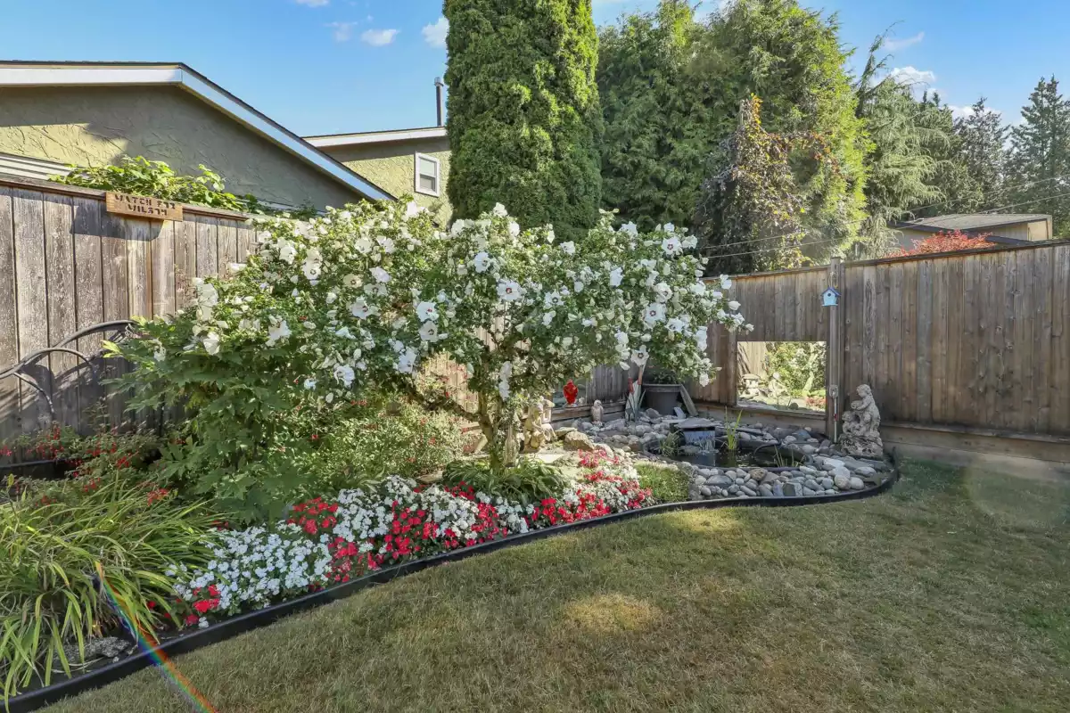 Garden / Landscaping Photo of 6306 195 Street, Surrey, BC