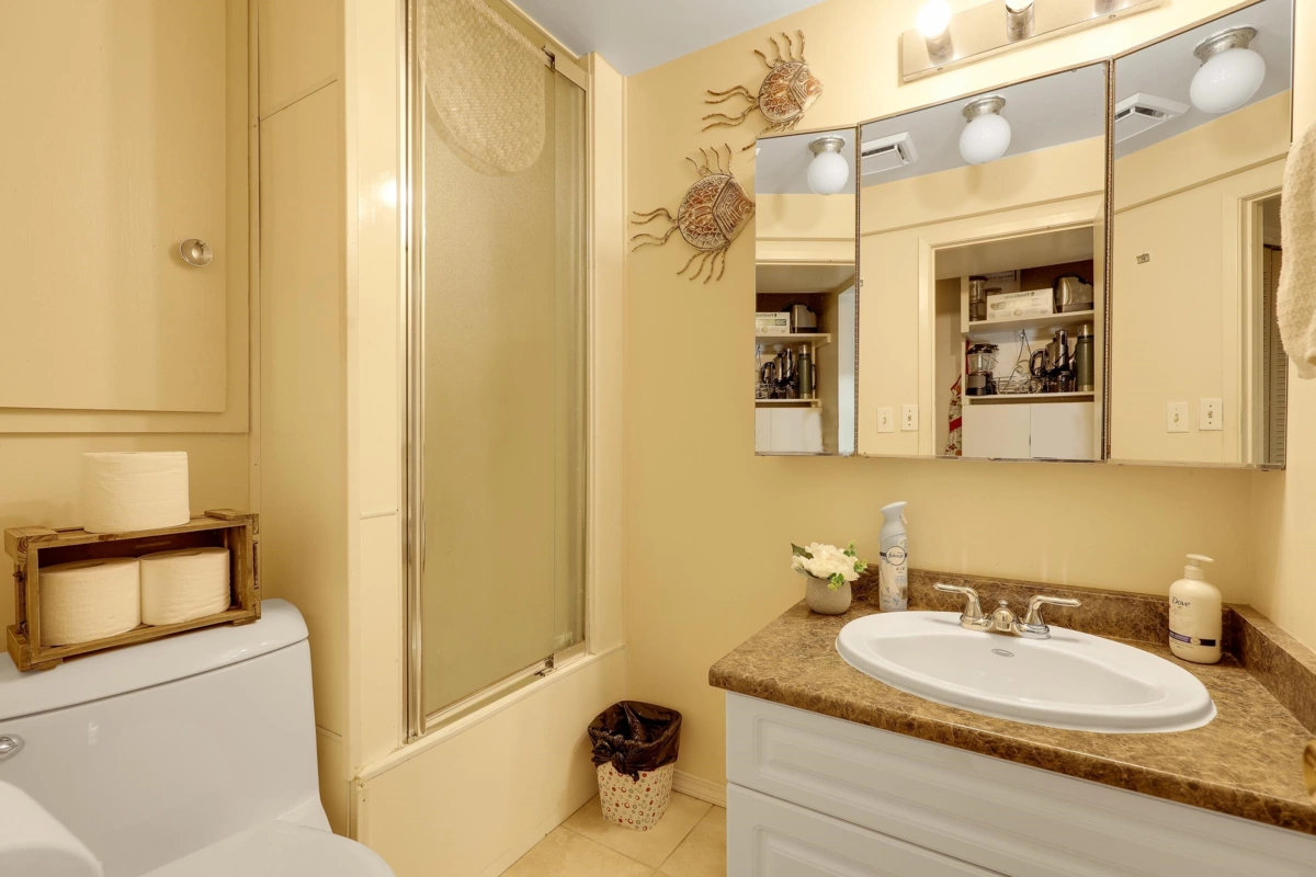 Guest Bathroom Photo of 6306 195 Street, Surrey, BC