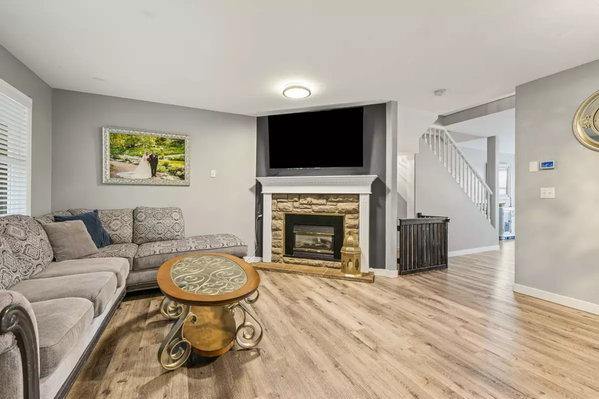 Breakfast Nook Photo of 48 46906 Russell Road, Chilliwack, BC