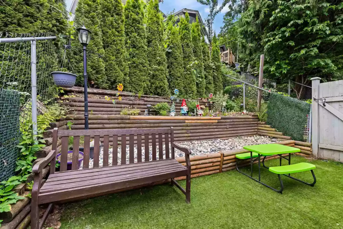 Entry Foyer Photo of 48 46906 Russell Road, Chilliwack, BC