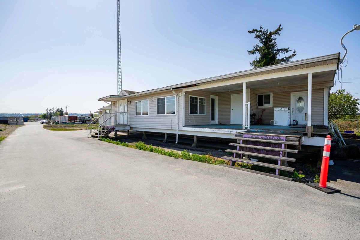 Family Room Photo of 4586 176 Street, Surrey, BC