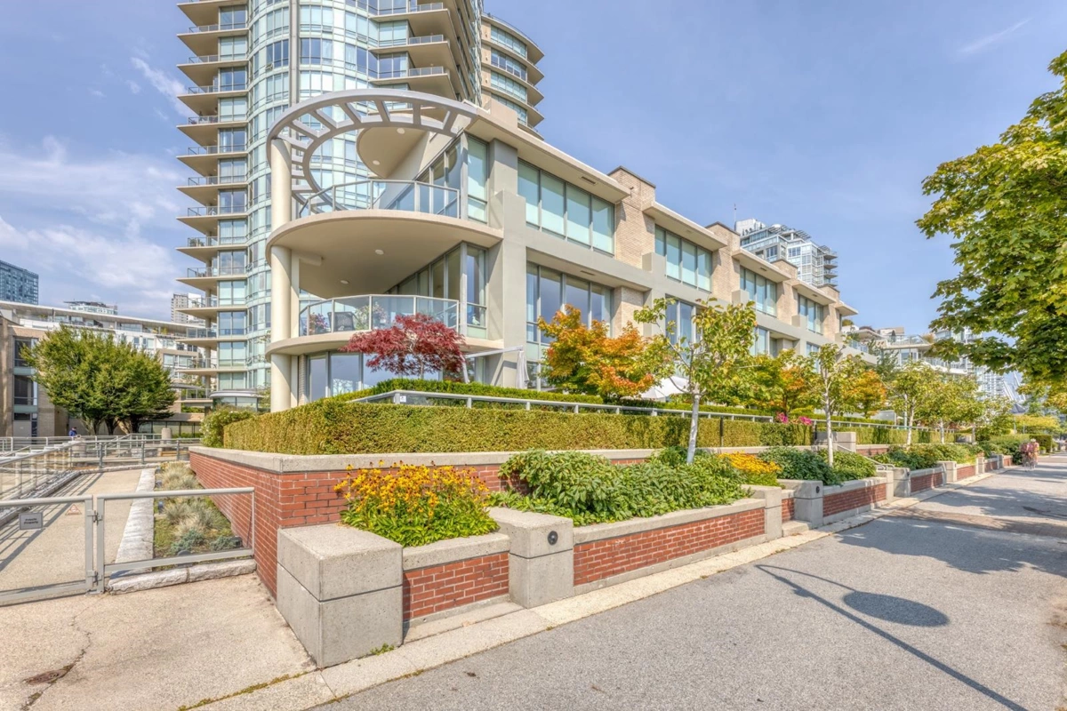 Garden / Landscaping Photo of 110 1328 Marinaside Crescent, Vancouver, BC