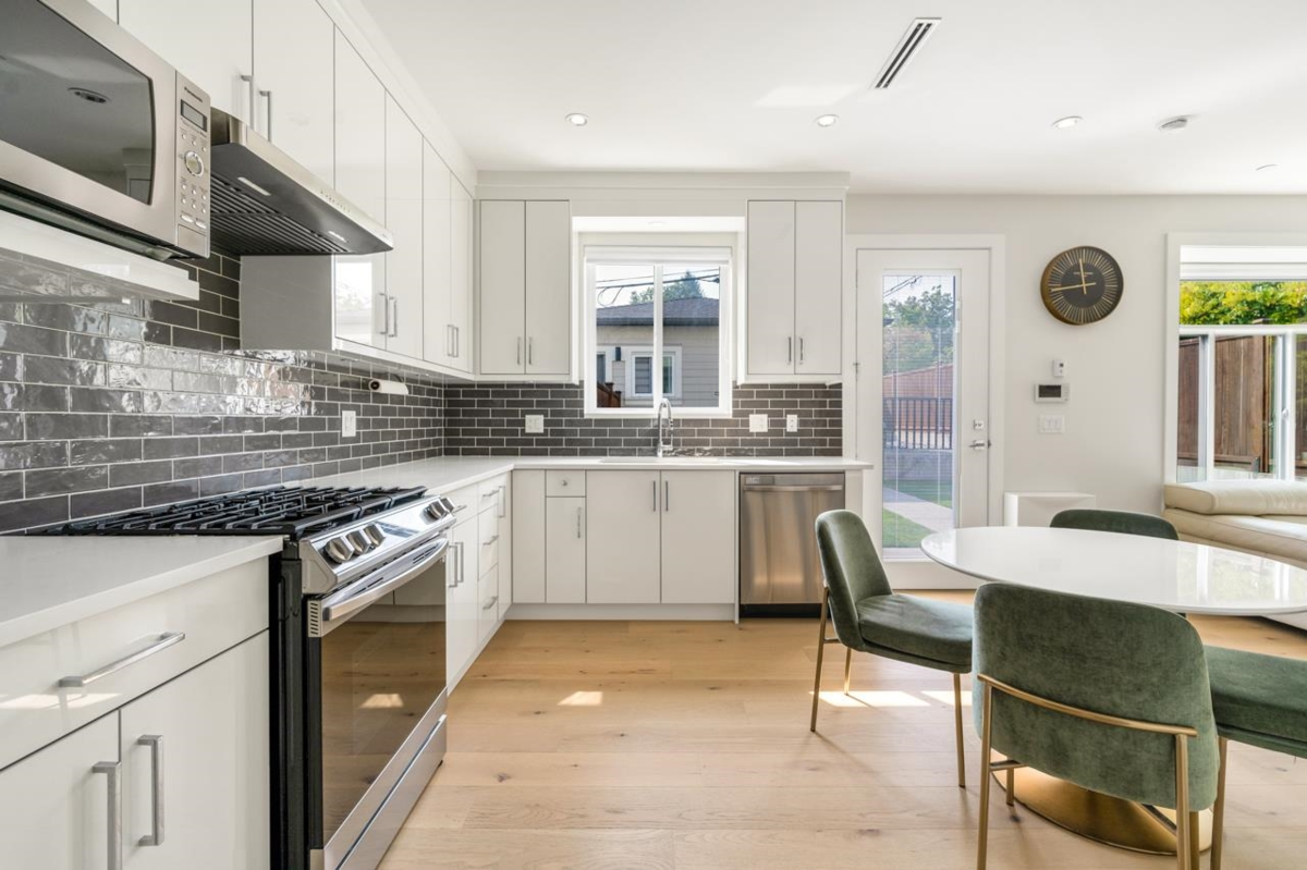 Kitchen Photo of 5222 Argyle Street, Vancouver, BC