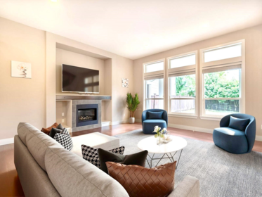 Family Room Photo of 7758 169a Street, Surrey, BC
