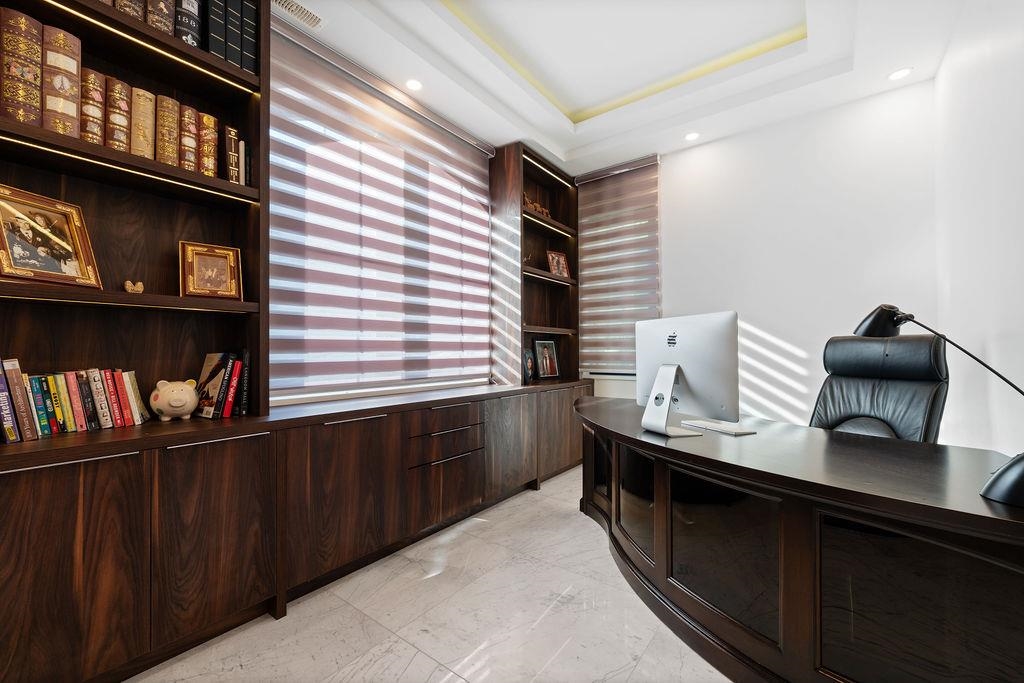 Aerial View of 558 Glenross Road, West Vancouver, BC