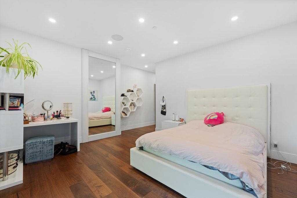 Garage Interior Photo of 558 Glenross Road, West Vancouver, BC