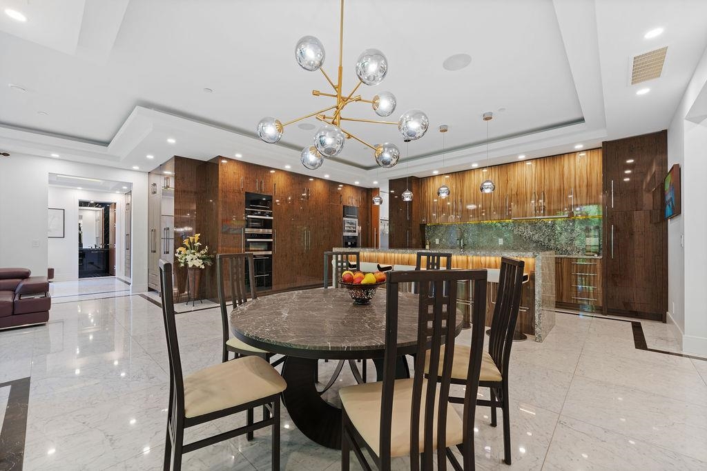 Guest Bathroom Photo of 558 Glenross Road, West Vancouver, BC