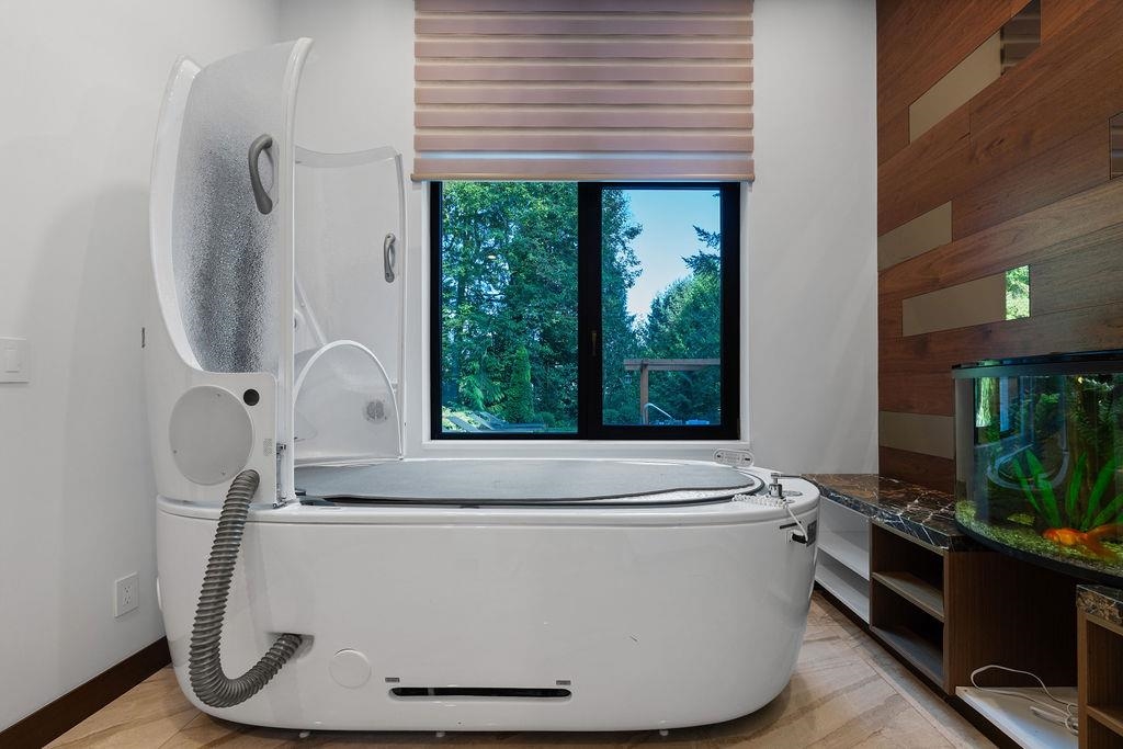 Neighborhood Park Photo Near 558 Glenross Road, West Vancouver, BC