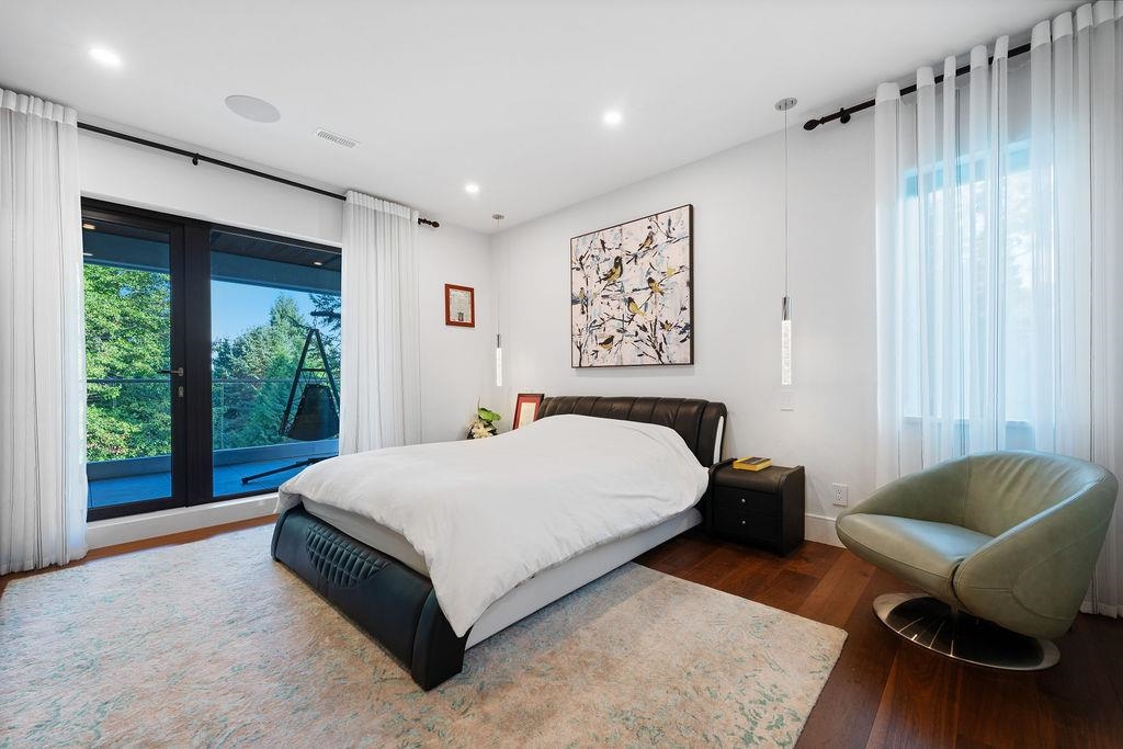 Staircase Photo of 558 Glenross Road, West Vancouver, BC