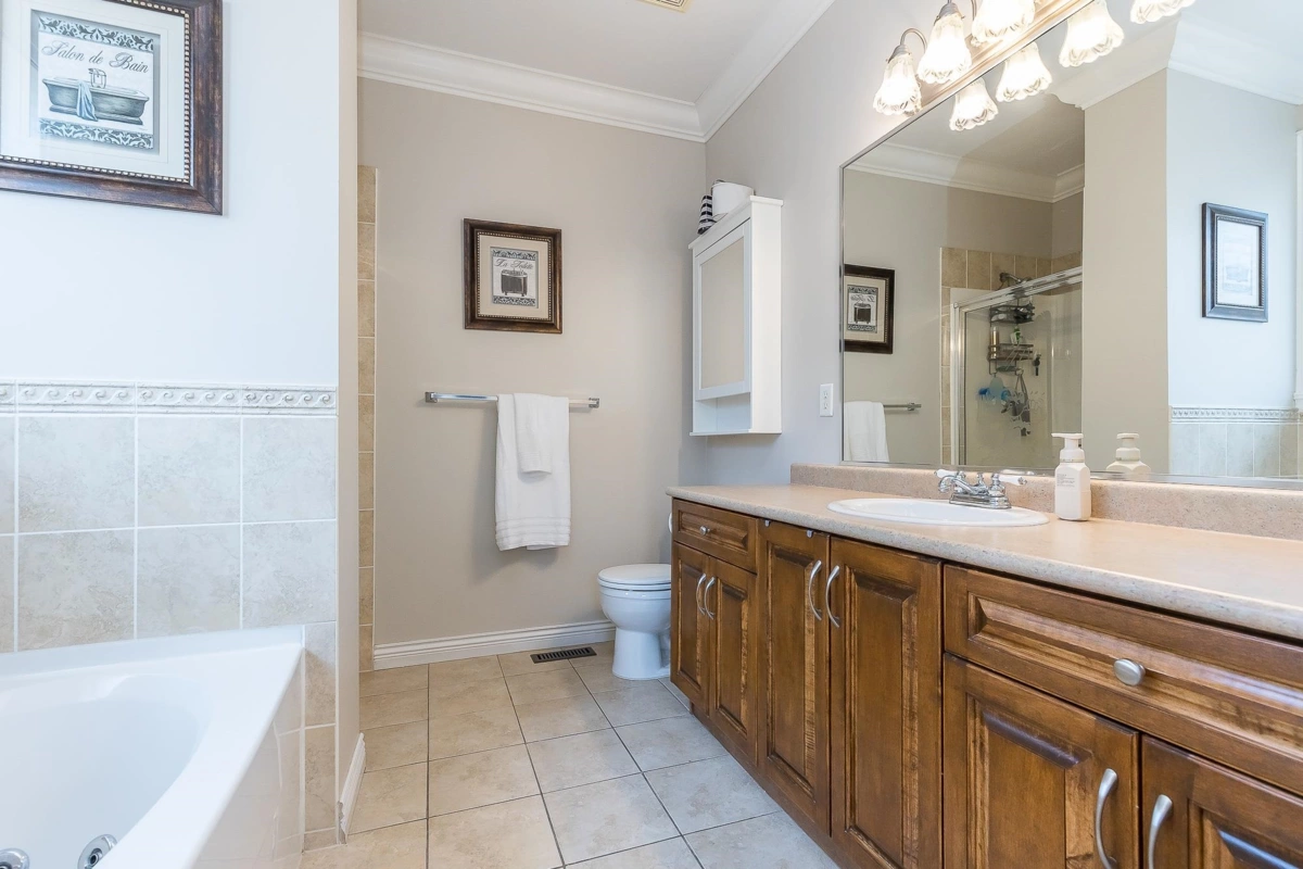 Entry Foyer Photo of 8434 Fennell Street, Mission, BC