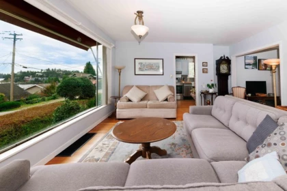 Breakfast Nook Photo of 589 Seaview Road, Gibsons, BC