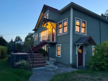 589 Seaview Road, Gibsons, BC, Gibsons — Single Family Residence for sale