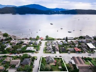 589 Seaview Road, Gibsons, BC, Gibsons — Single Family Residence for sale