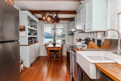 Primary Bedroom Photo of 589 Seaview Road, Gibsons, BC