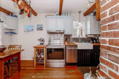 Walk-In Closet Photo of 589 Seaview Road, Gibsons, BC