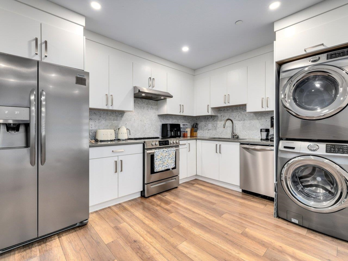 Backyard Photo of 1126 Stevens Street, White Rock, BC