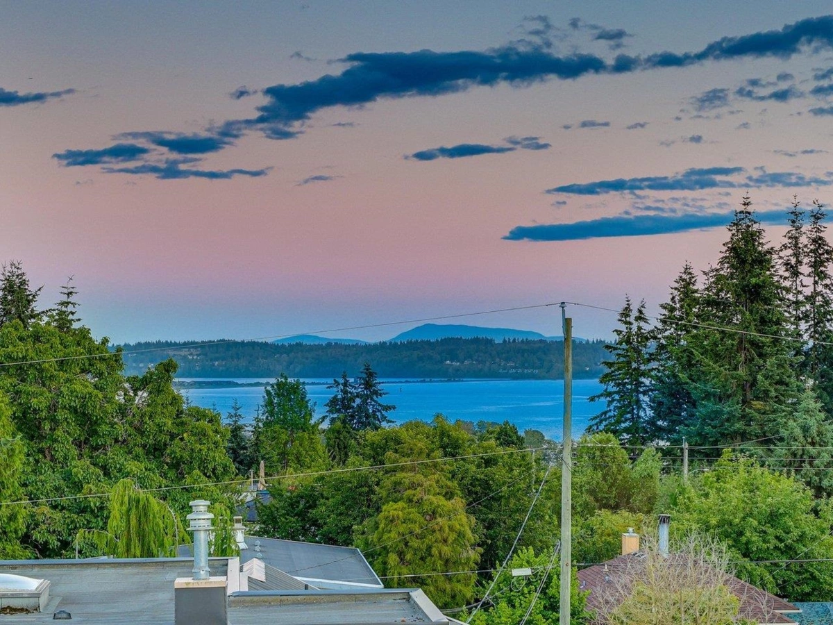 Fitness Center Photo Near 1126 Stevens Street, White Rock, BC