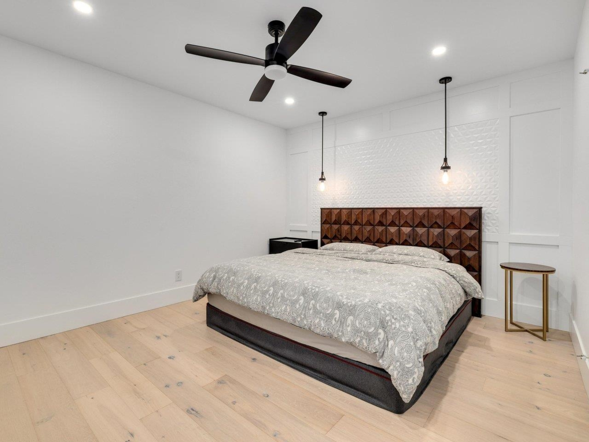 Hallway Photo of 1126 Stevens Street, White Rock, BC