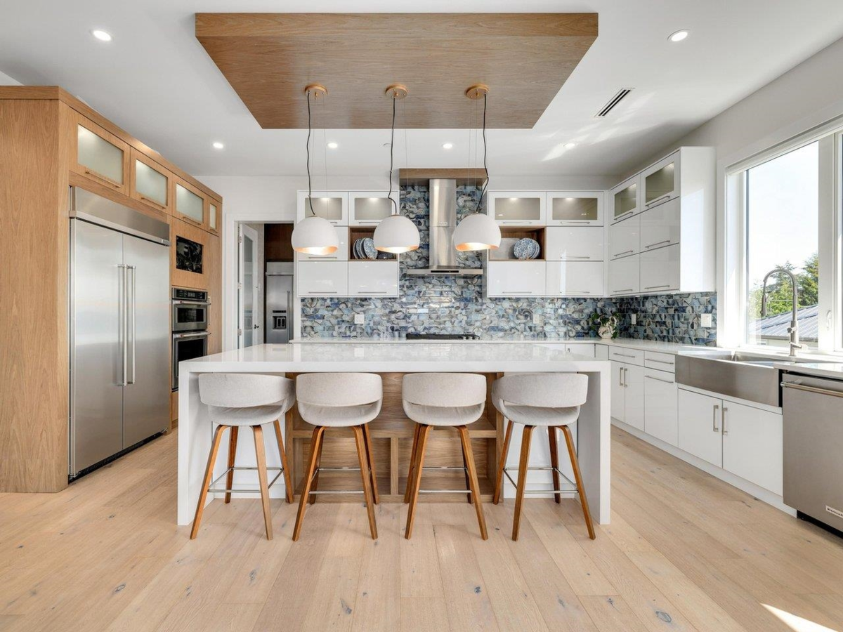 Kitchen Photo of 1126 Stevens Street, White Rock, BC