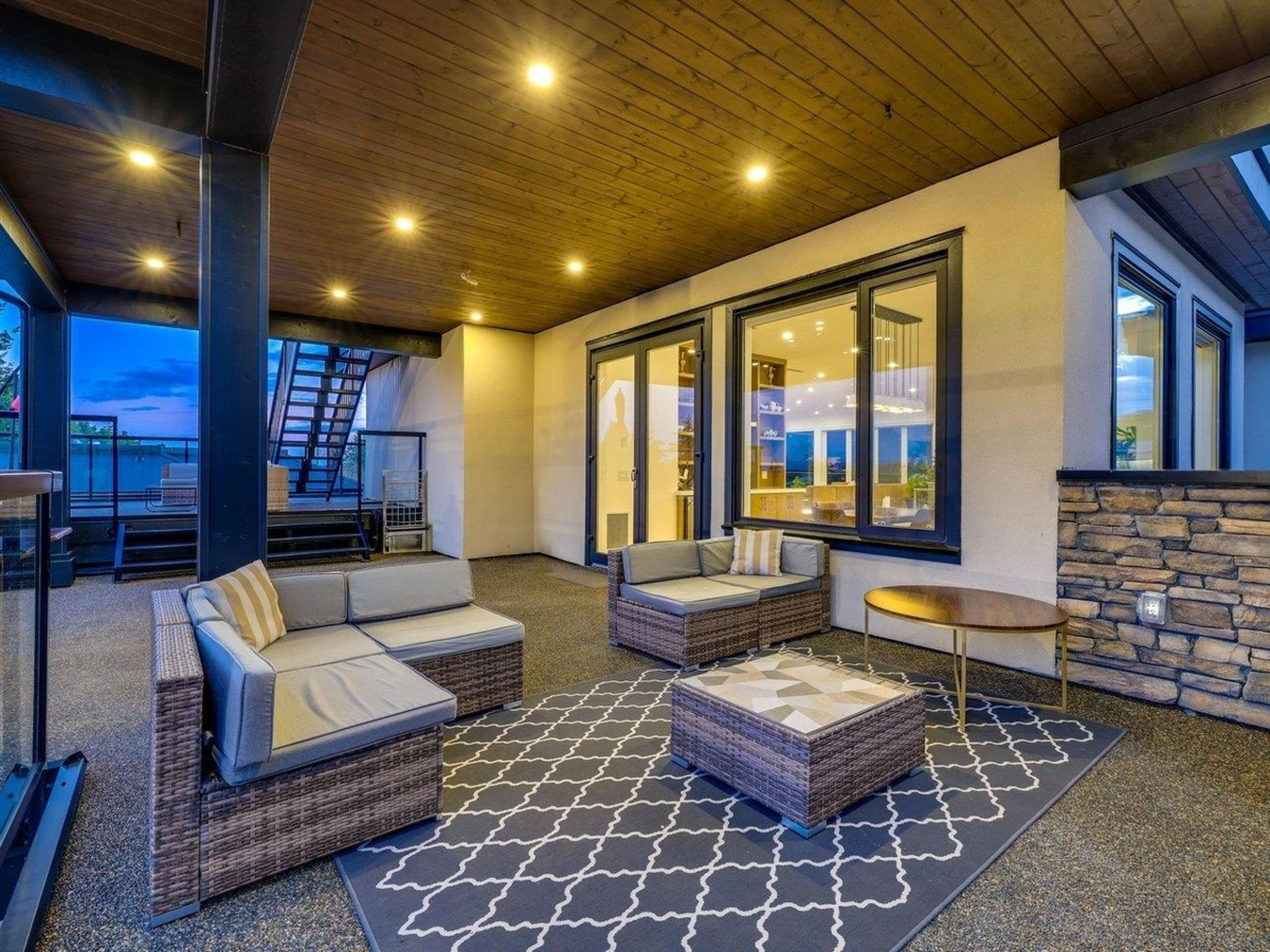 Outdoor Kitchen Photo of 1126 Stevens Street, White Rock, BC