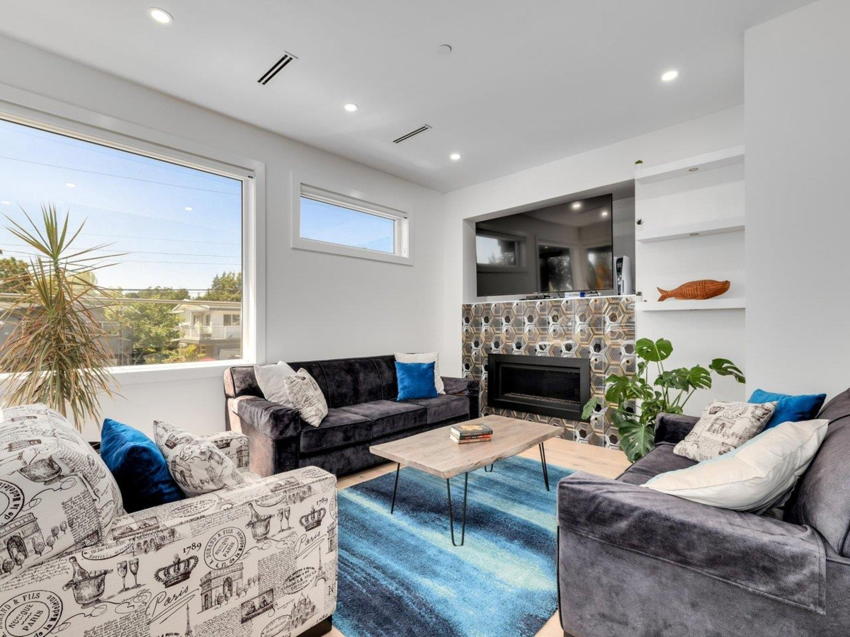 Primary Bathroom Photo of 1126 Stevens Street, White Rock, BC