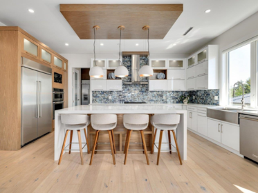 Kitchen Photo of 1126 Stevens Street, White Rock, BC