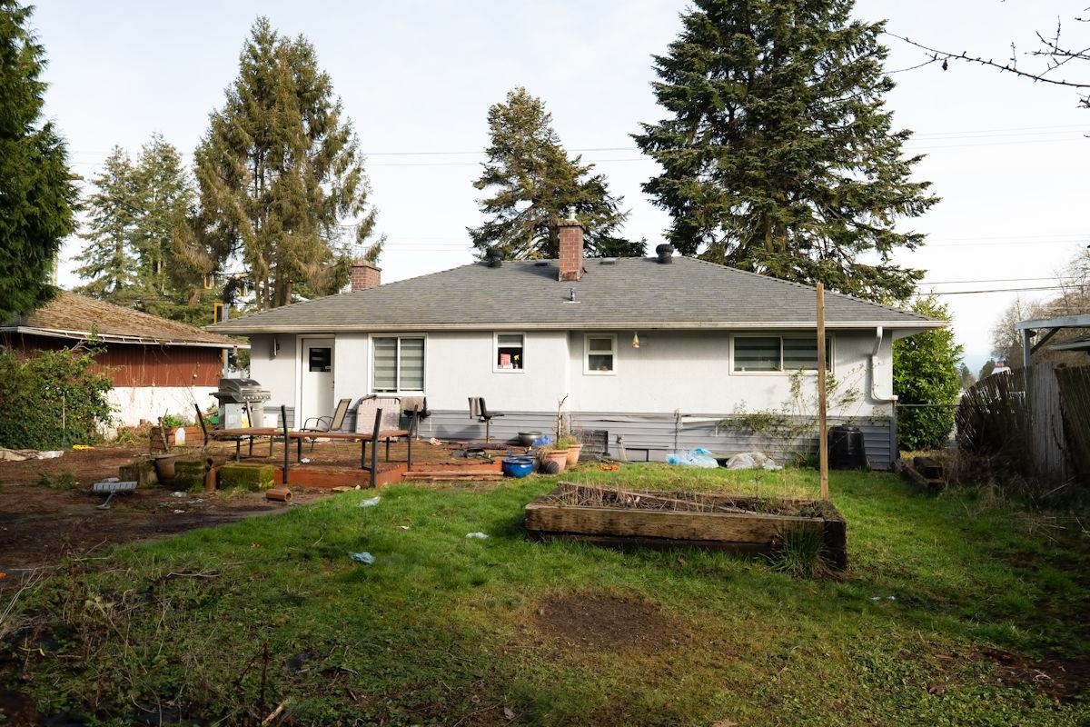 Family Room Photo of 12370 96 Avenue, Surrey, BC