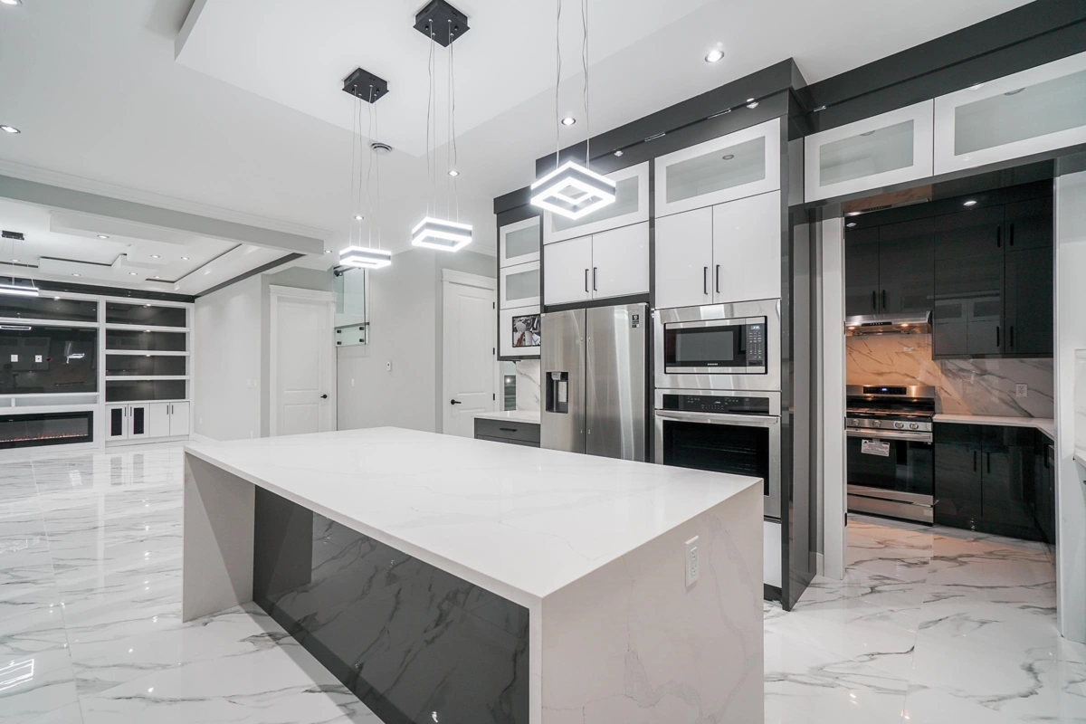 Primary Bathroom Photo of 14220 114 Avenue, Surrey, BC