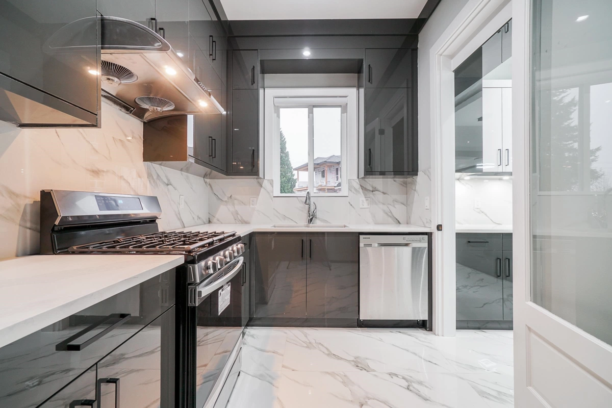 Walk-In Closet Photo of 14220 114 Avenue, Surrey, BC