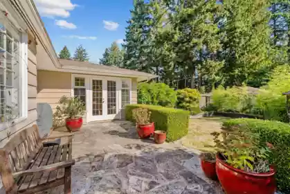 2000 Lloyd Avenue, North Vancouver, BC, North Vancouver — Single Family Residence for sale