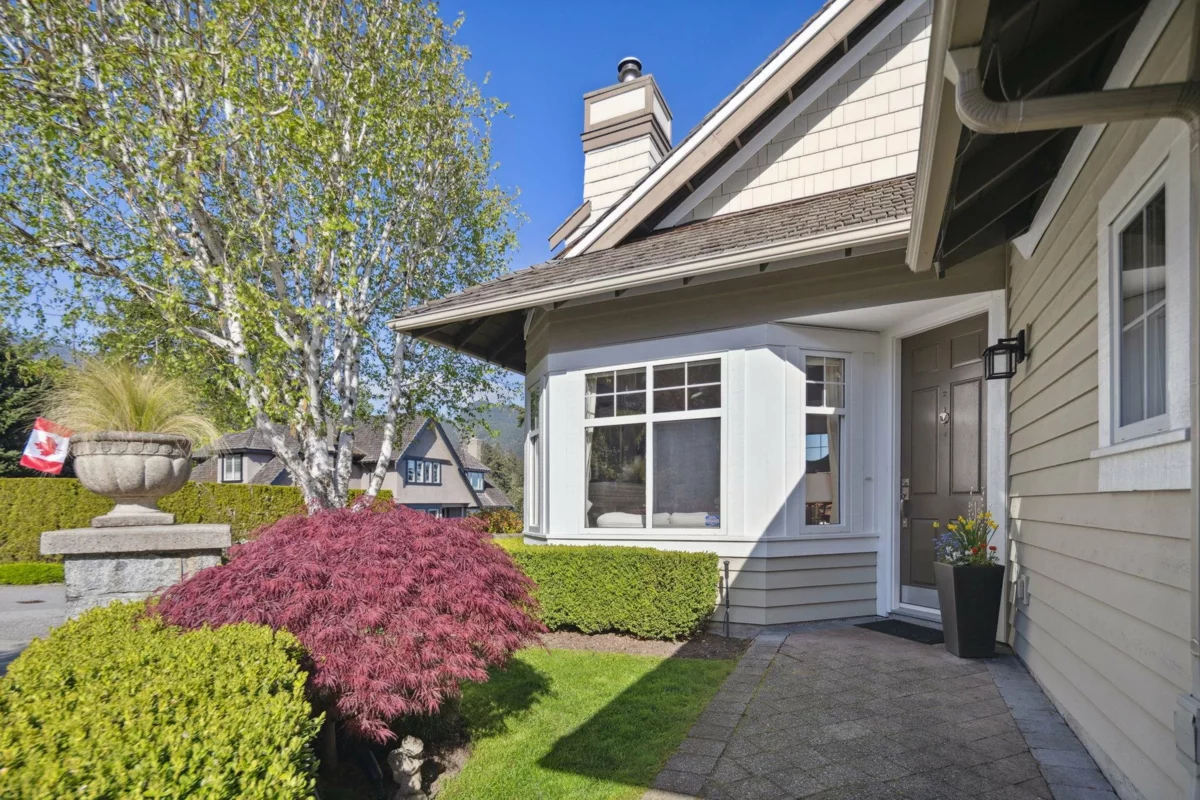 Basement Recreation Room Photo of 1 5110 Alderfeild Place, West Vancouver, BC