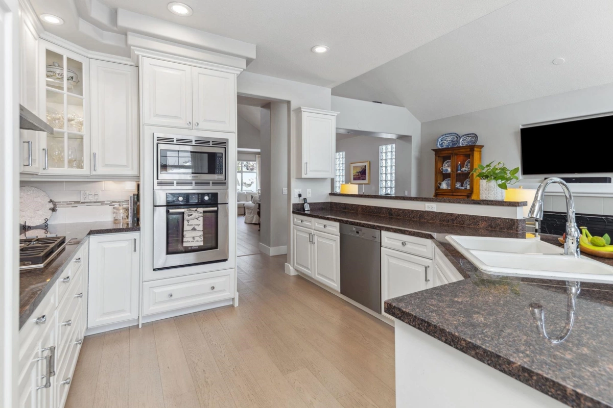 Dining Area Photo of 1 5110 Alderfeild Place, West Vancouver, BC