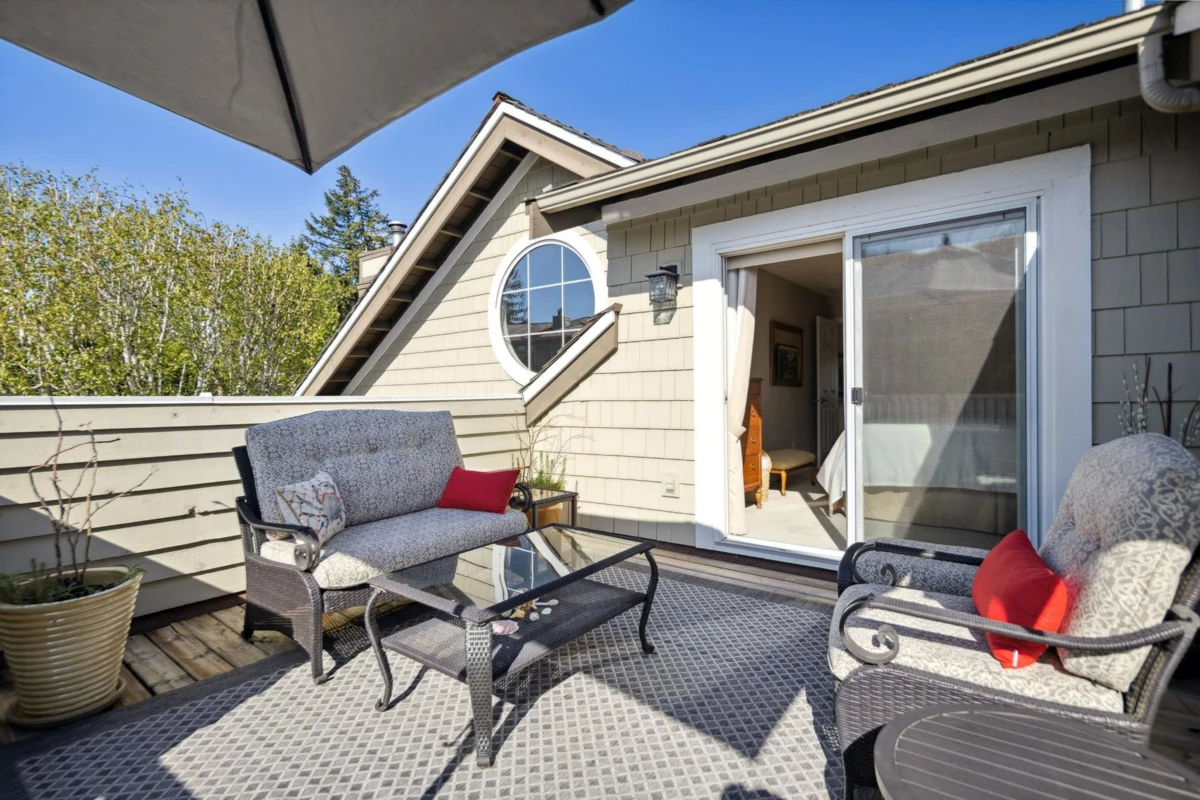 Entry Foyer Photo of 1 5110 Alderfeild Place, West Vancouver, BC
