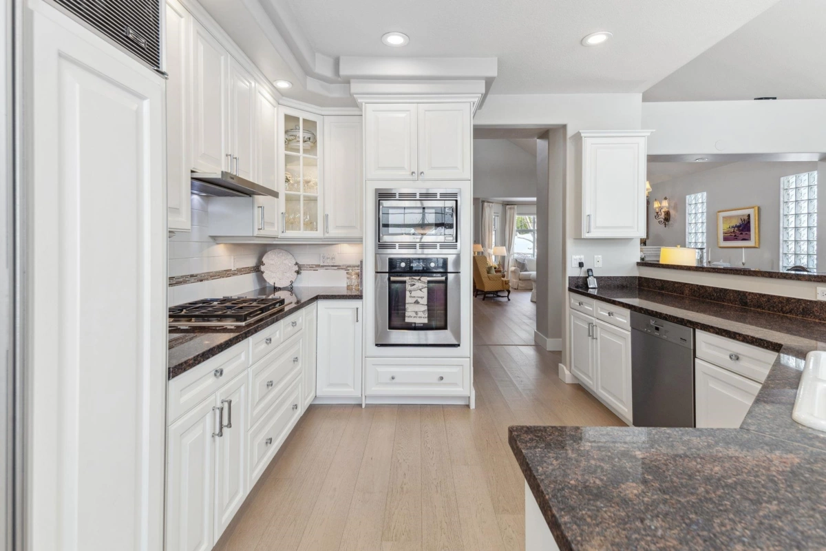 Family Room Photo of 1 5110 Alderfeild Place, West Vancouver, BC