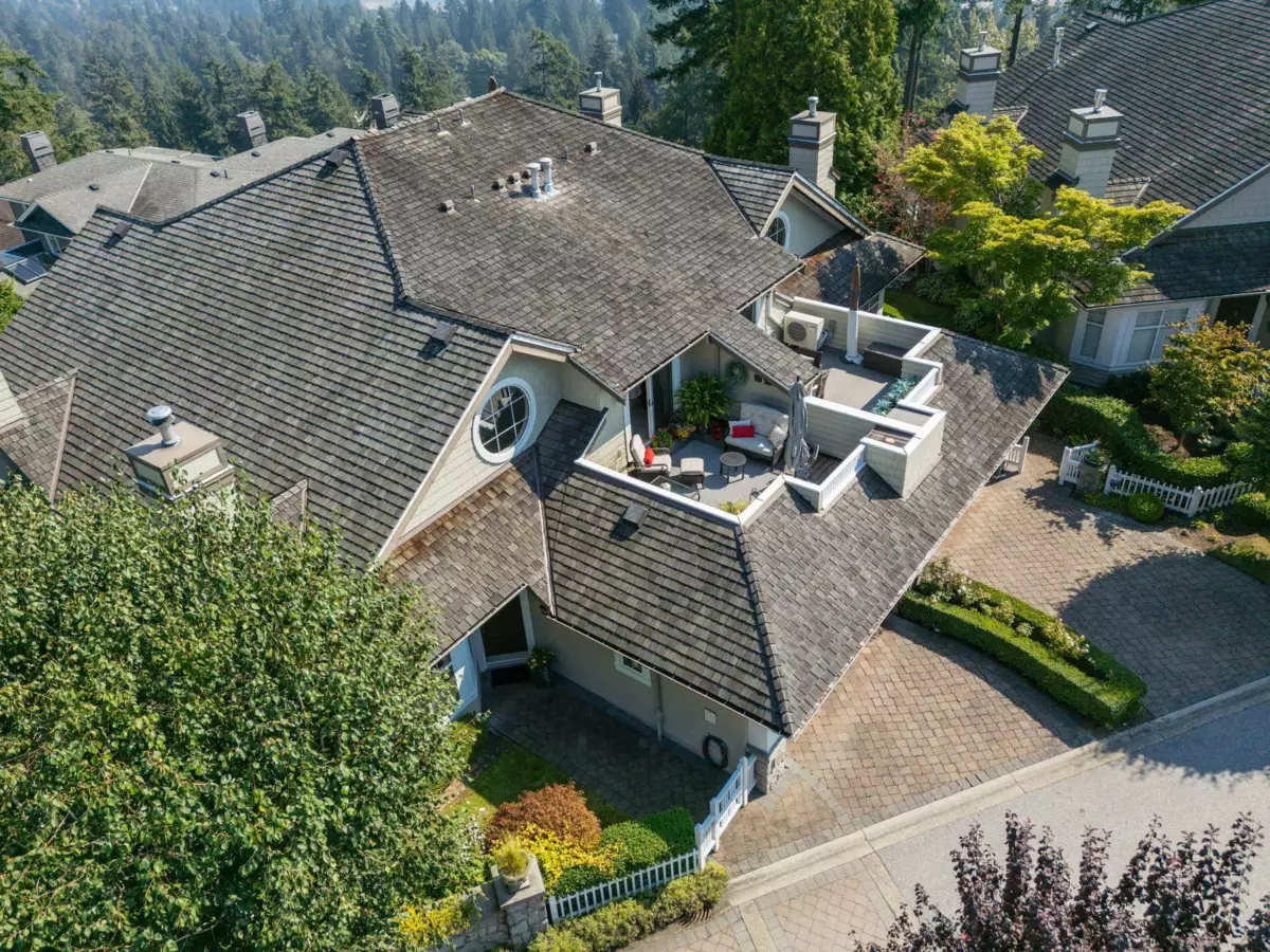 Guest Bathroom Photo of 1 5110 Alderfeild Place, West Vancouver, BC